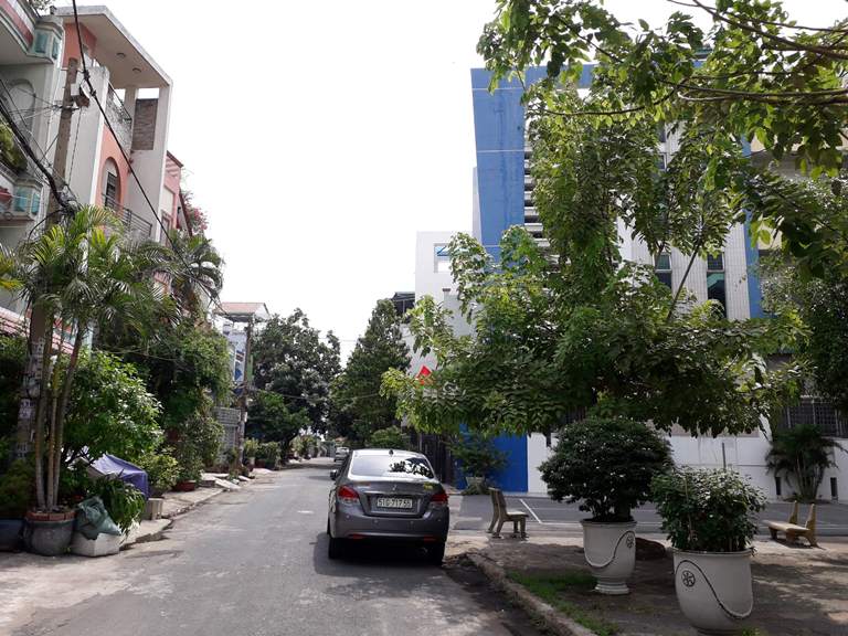 Đường trước nhà Phan Huy Ích